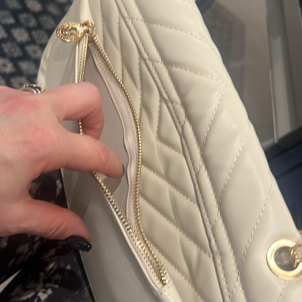 Valentino Orlando gorgeous Quilted Bag withV Lock and Trolly Pocket New with tag - Picture 12 of 12